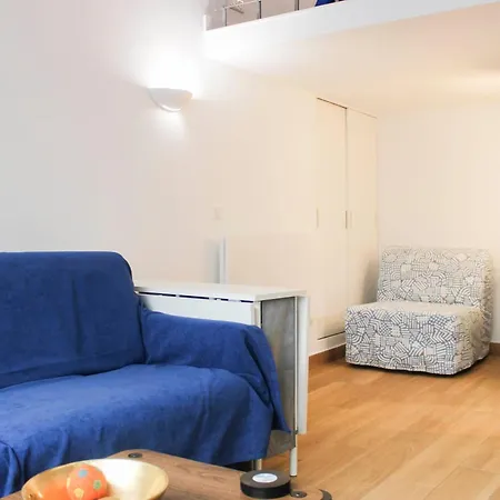 Charming Mezzanine Near Buttes-chaumont 아파트 *