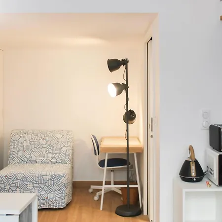 아파트 Charming Mezzanine Near Buttes-chaumont 파리