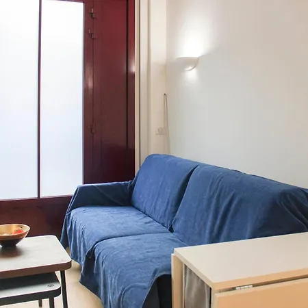 Charming Mezzanine Near Buttes-chaumont 아파트 *