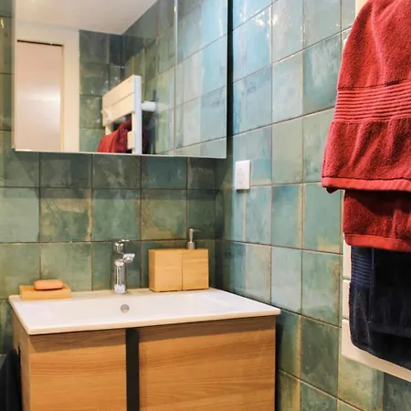 Apartment Charming Near Buttes-chaumont Paris