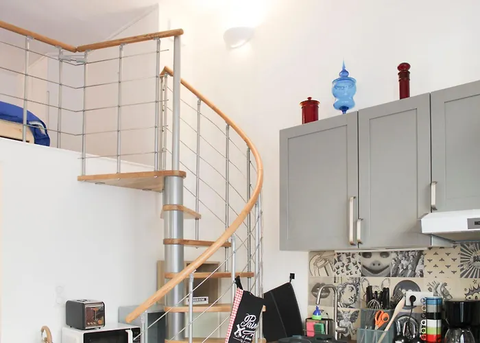 Charming Mezzanine Near Buttes-chaumont *