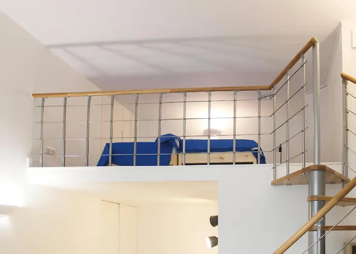 Charming Mezzanine Near Buttes-chaumont Appartement *