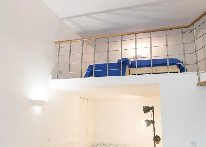 Appartement Charming Mezzanine Near Buttes-chaumont Paris