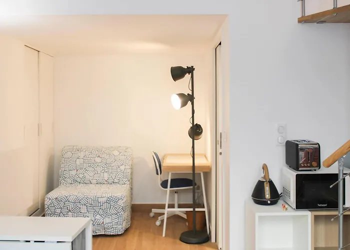 Appartement Charming Mezzanine Near Buttes-chaumont Paris