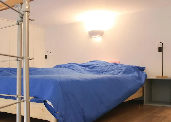 Charming Mezzanine Near Buttes-chaumont Appartement